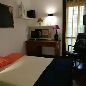 Metro Jonio Double With Bathroom Homestay
